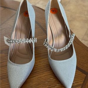 Elegant Silver Glitter Women's Shoes
